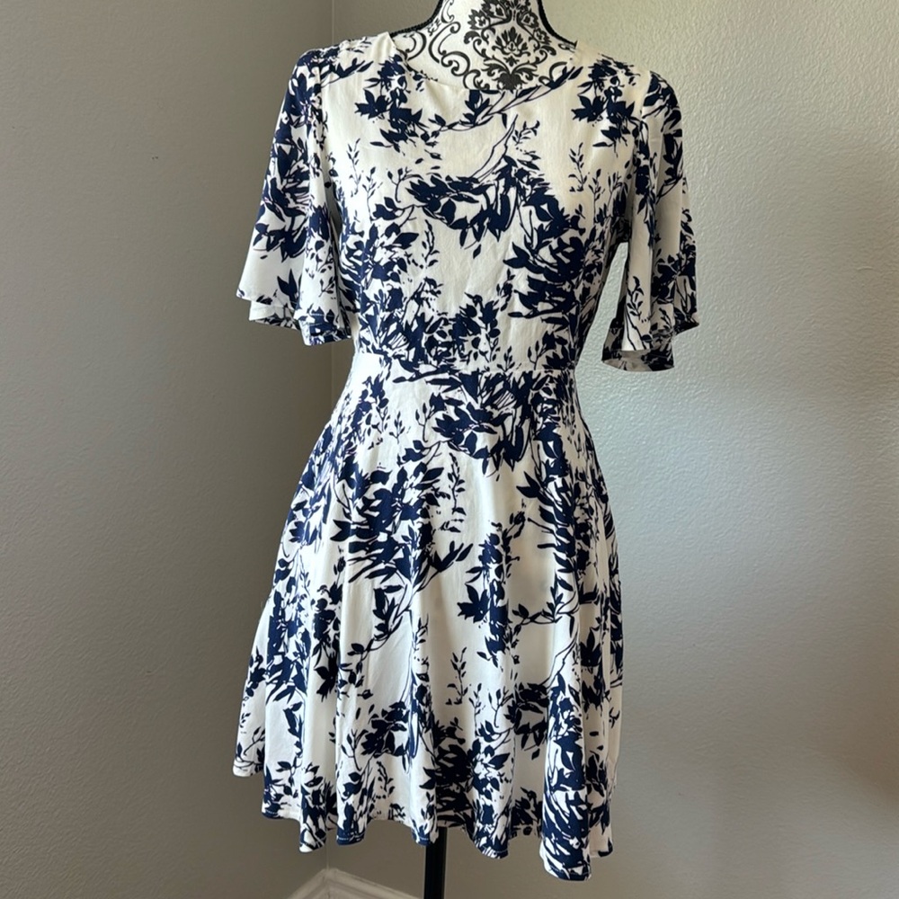 Flowy Semi-Backless dress
